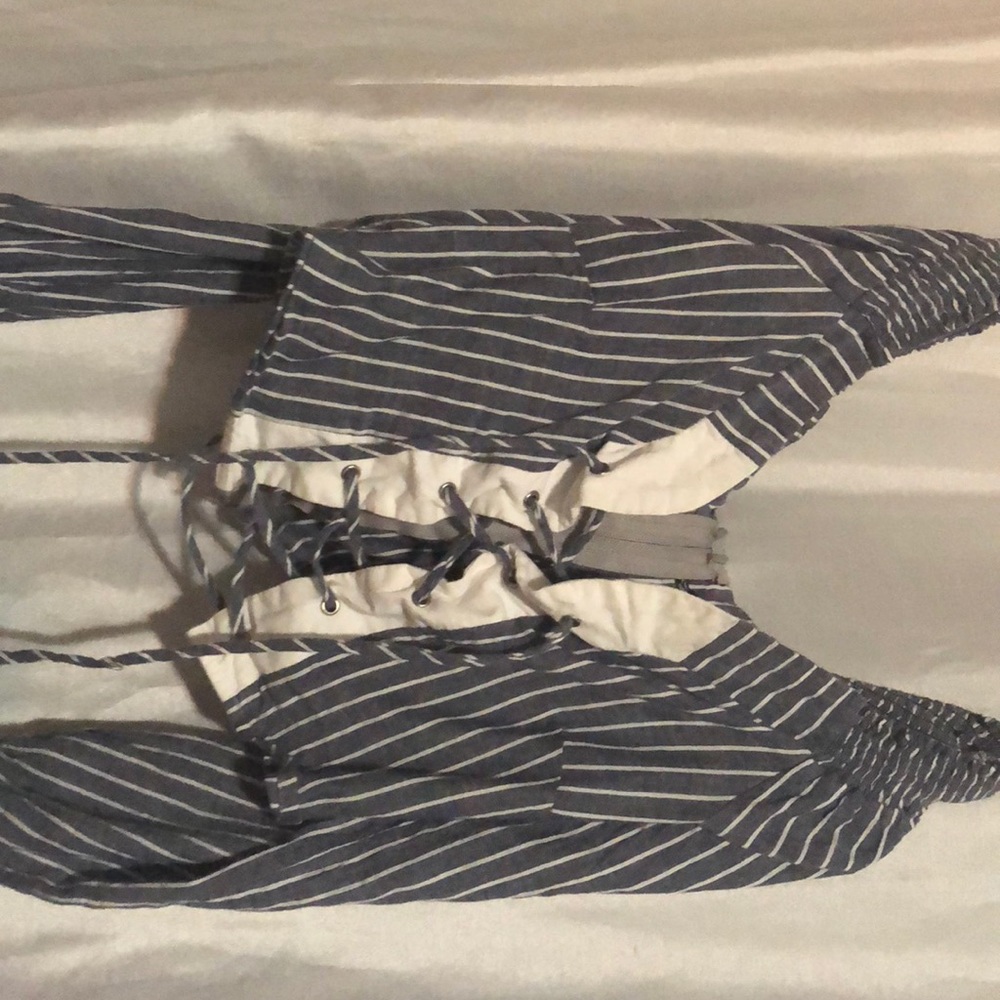 Off the shoulder tie crop shirt